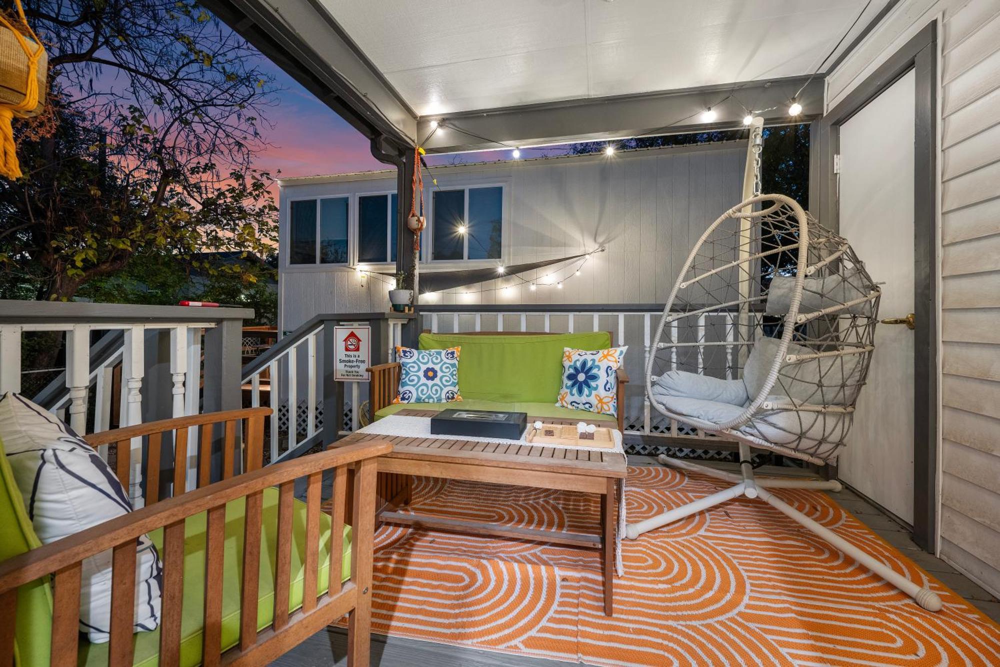 Stylish, Artsy Bungalow Central Eastside ออสติน ภายนอก รูปภาพ