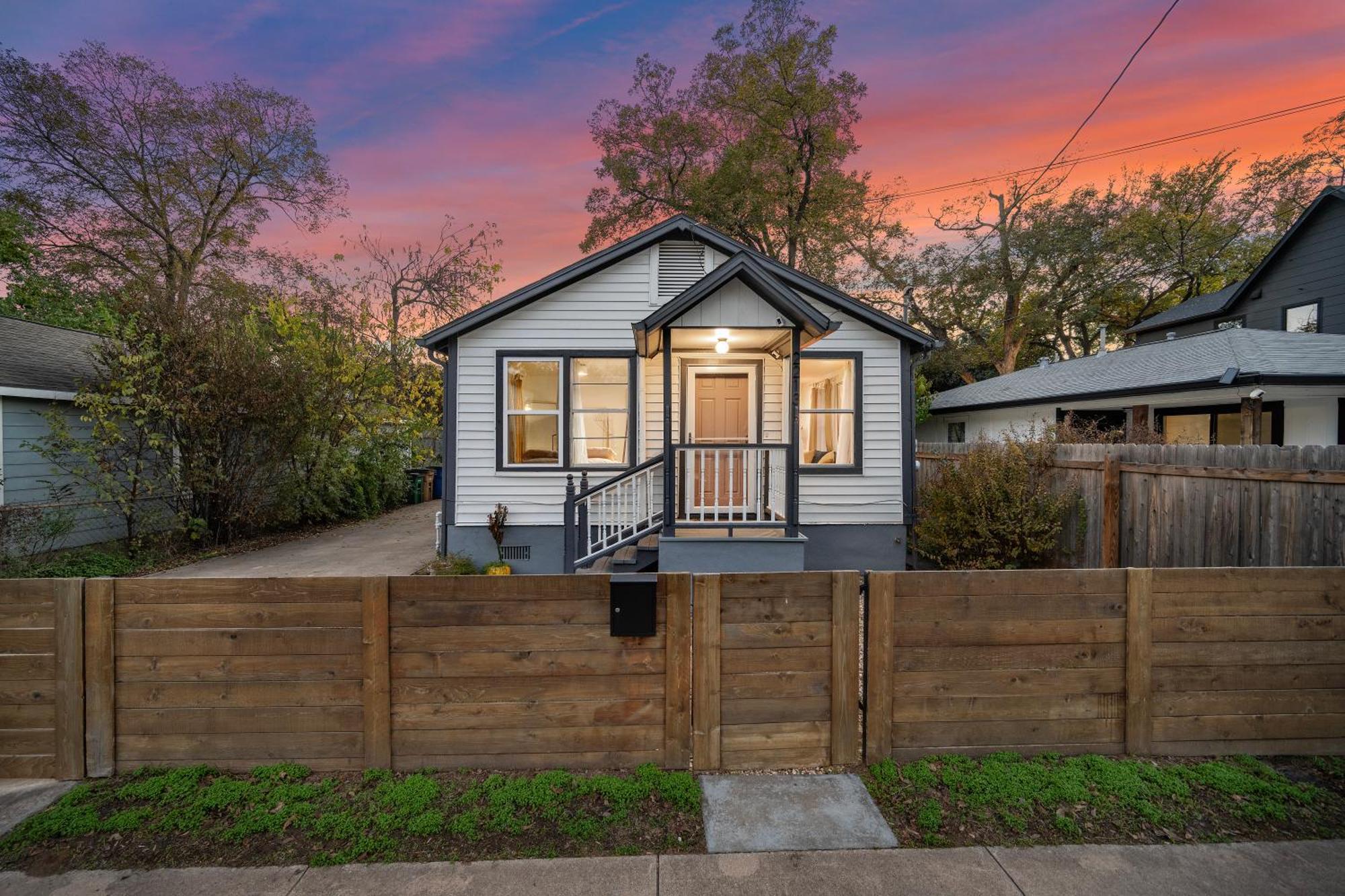 Stylish, Artsy Bungalow Central Eastside ออสติน ภายนอก รูปภาพ