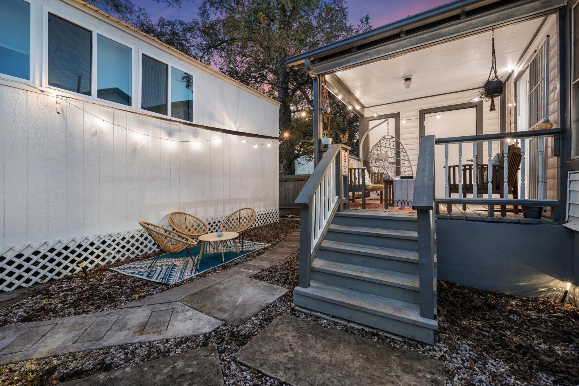 Stylish, Artsy Bungalow Central Eastside ออสติน ภายนอก รูปภาพ